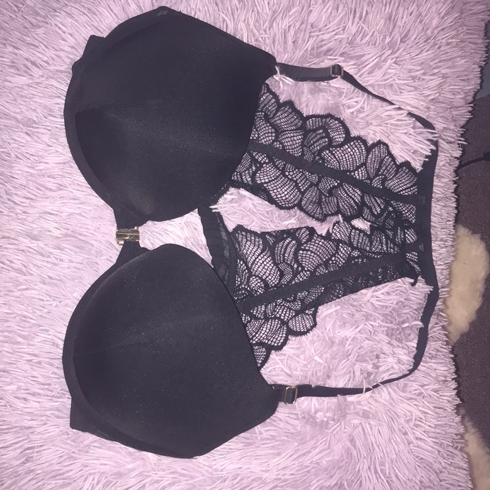Black laced push-up bra